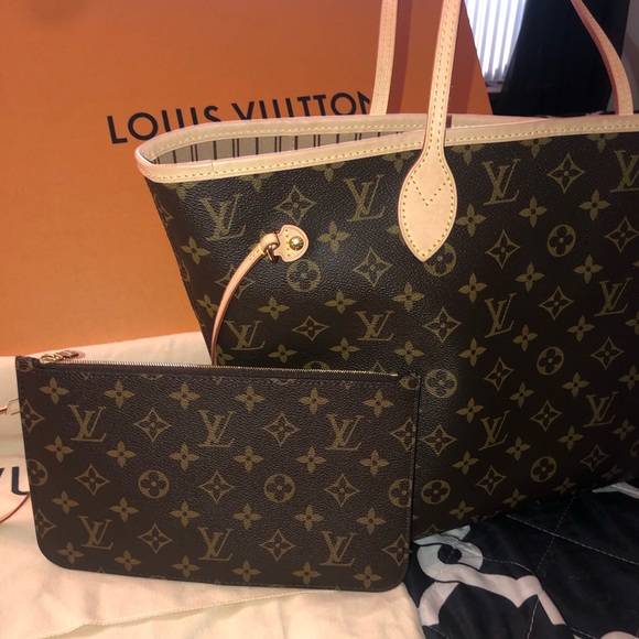 Louis Vuitton wristlet - Picture 5 of 6